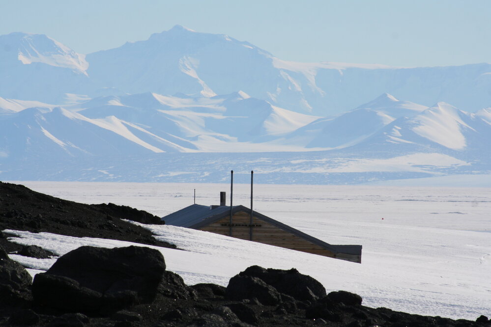 2008-09 'Terra Nova' hut, General exterior (167)
