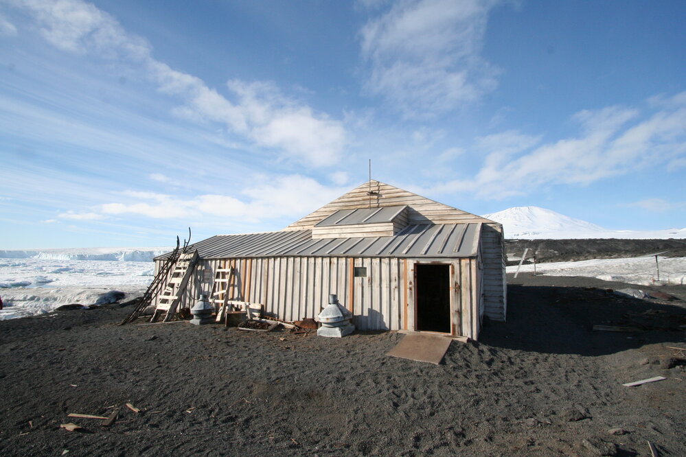 2008-09 'Terra Nova' hut, General exterior (175)