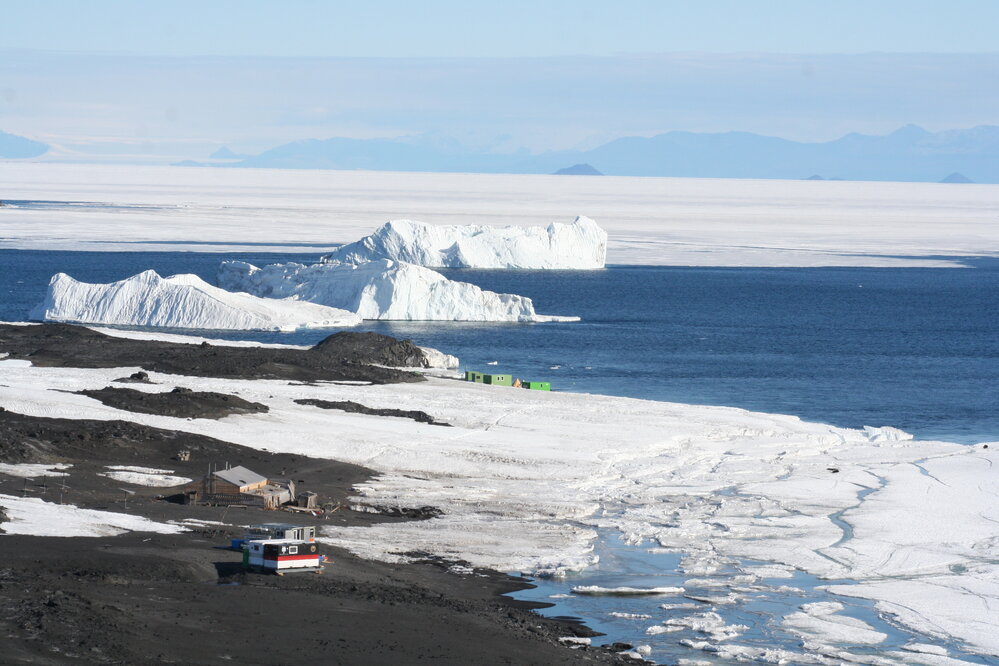 2008-09 'Terra Nova' hut, General exterior (178)