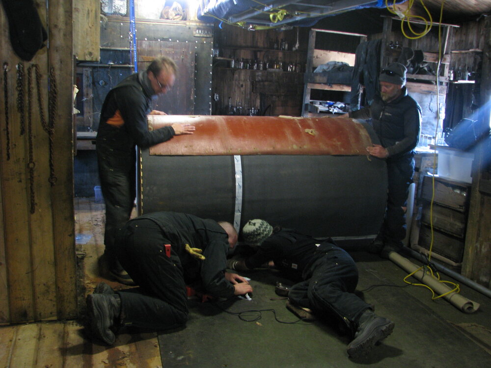 2008-09 'Terra Nova' hut, floor (016)