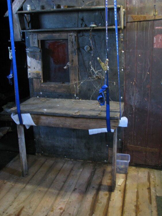 2008-09 'Terra Nova' hut, floor (017)