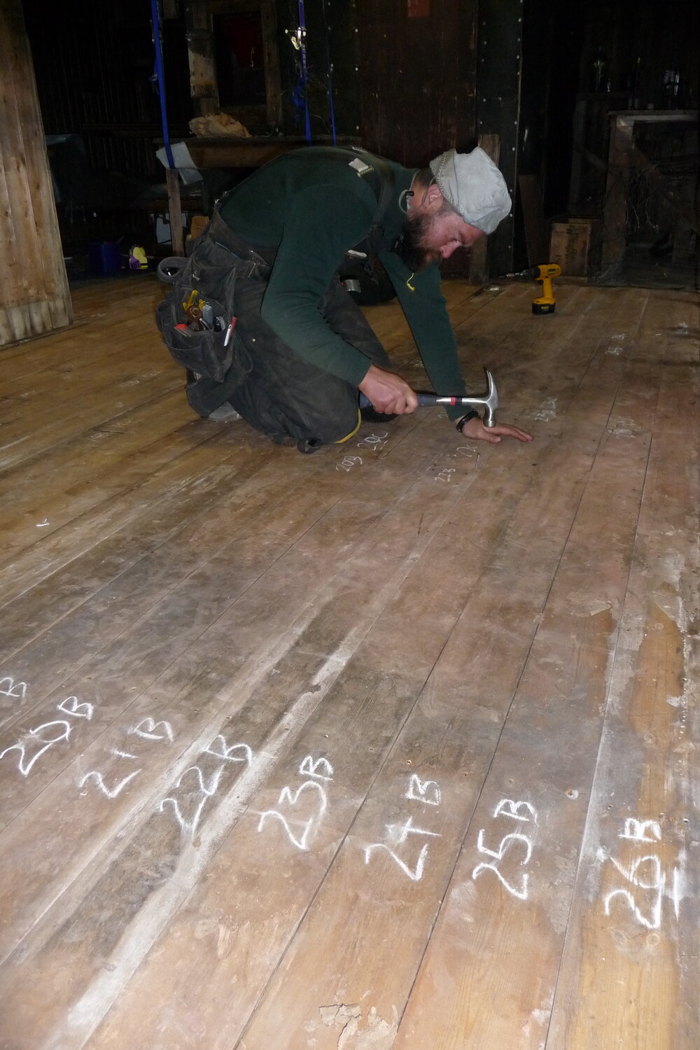 2008-09 'Terra Nova' hut, floor, Gene Wixson (145)