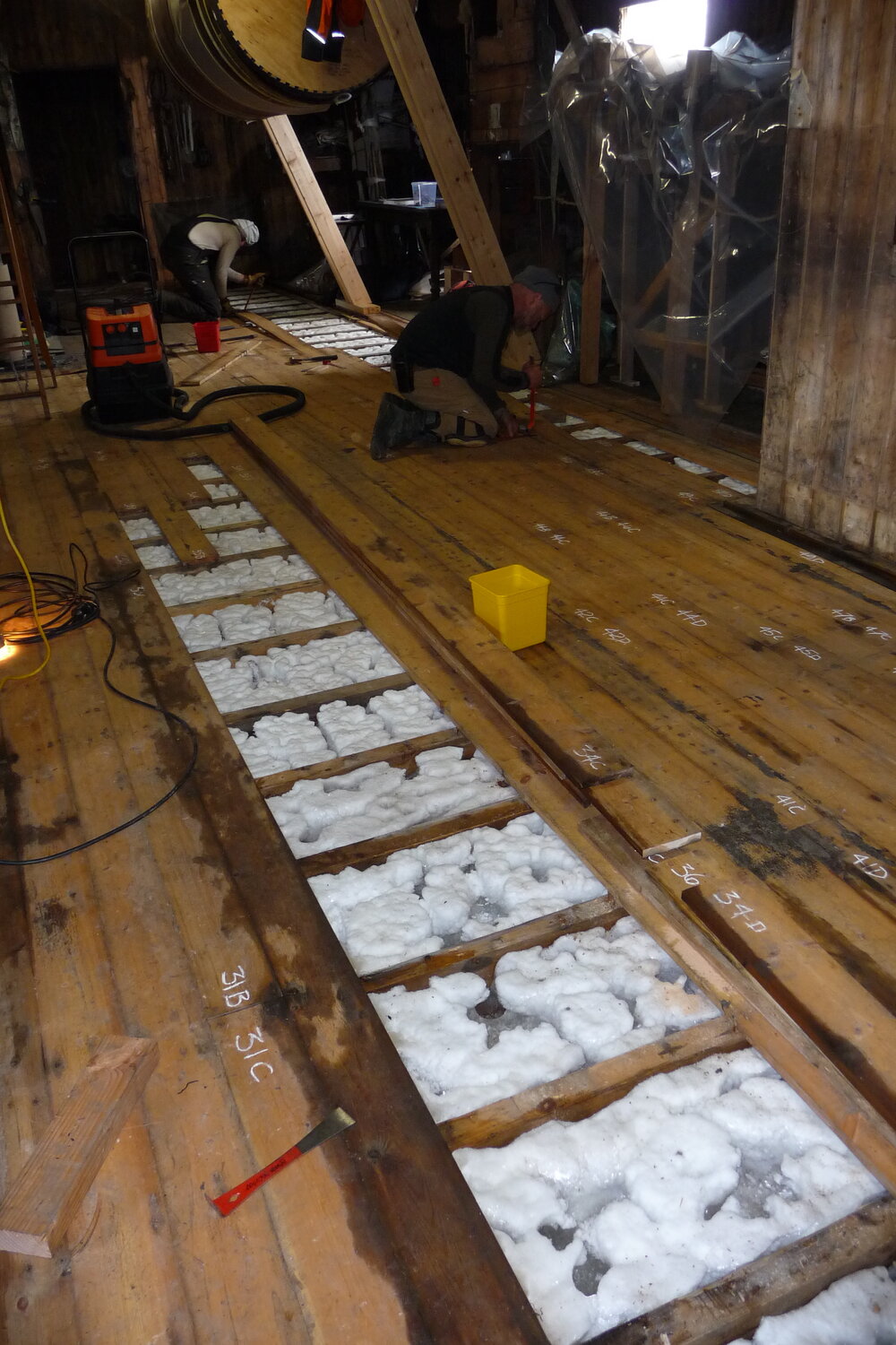 2008-09 'Terra Nova' hut, floor (321)