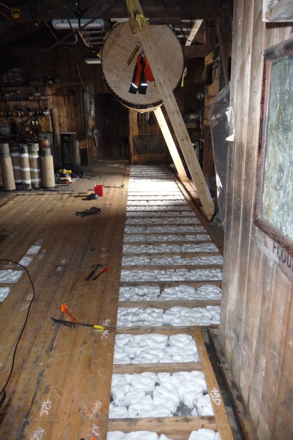 2008-09 'Terra Nova' hut, floor (325)