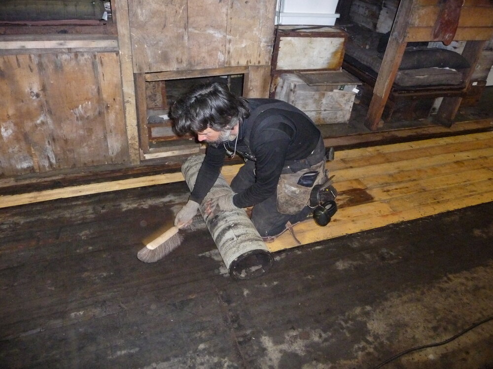 2008-09 'Terra Nova' hut, floor (438)