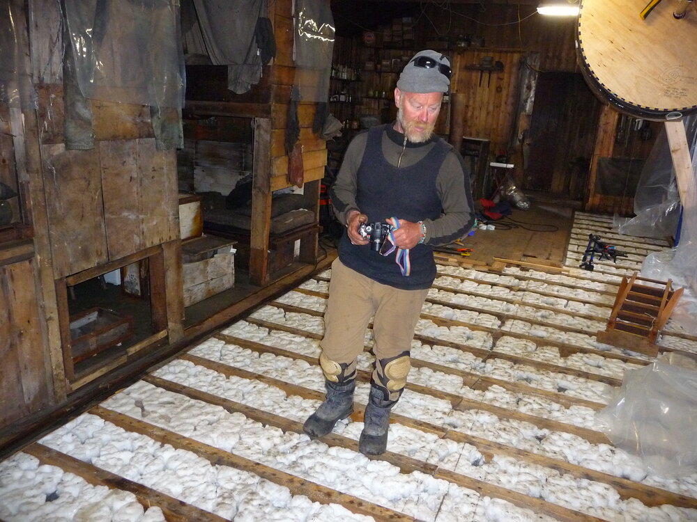 2008-09 'Terra Nova' hut, floor (440)