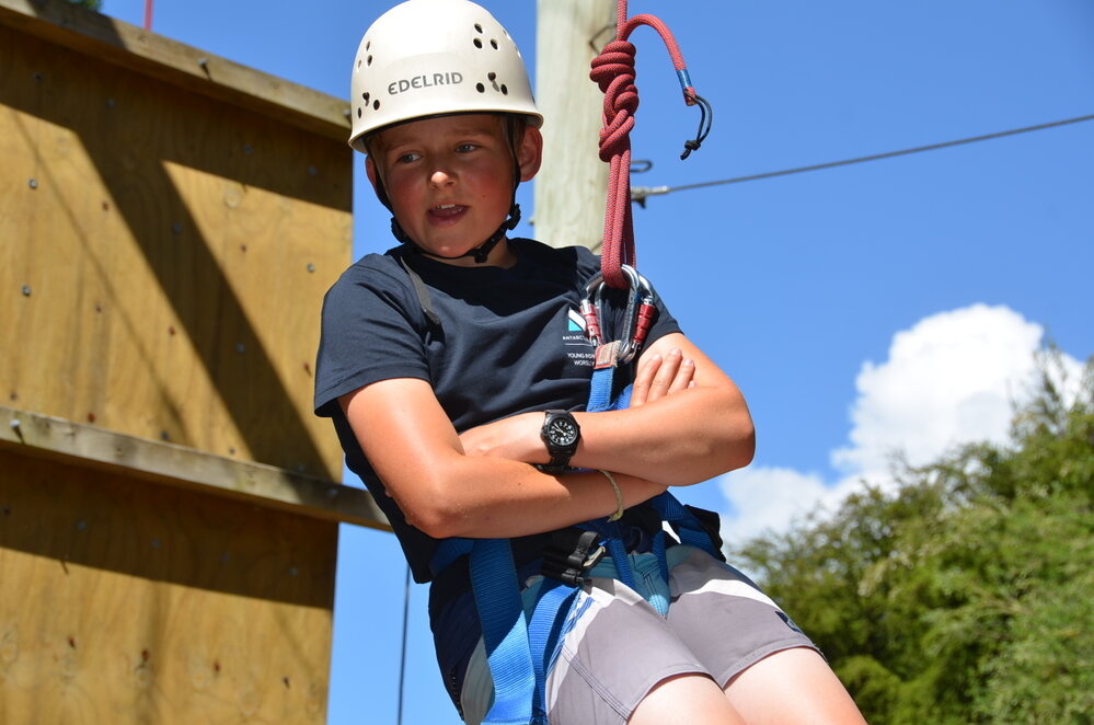 Young Inspiring Explorer Nico on the high ropes (013)