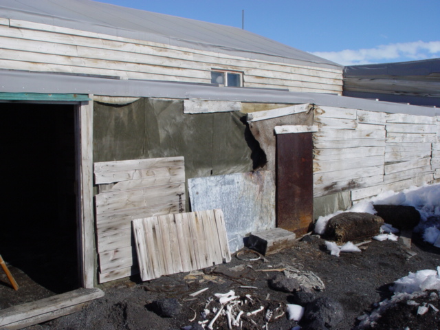 2004-05 Scott's 'Terra Nova' hut conservation (169)