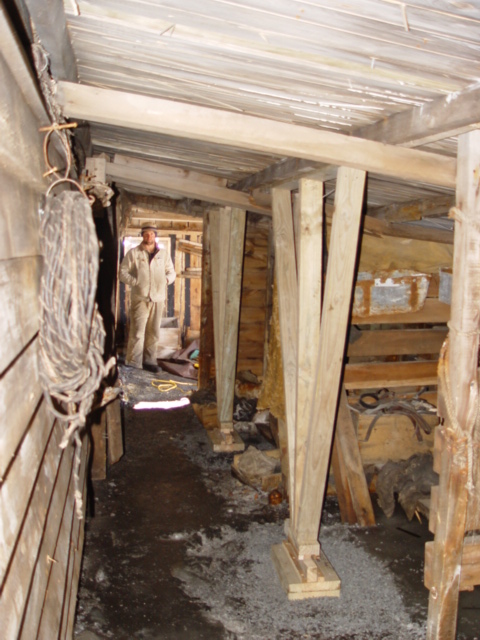 2004-05 Scott's 'Terra Nova' hut conservation (189)