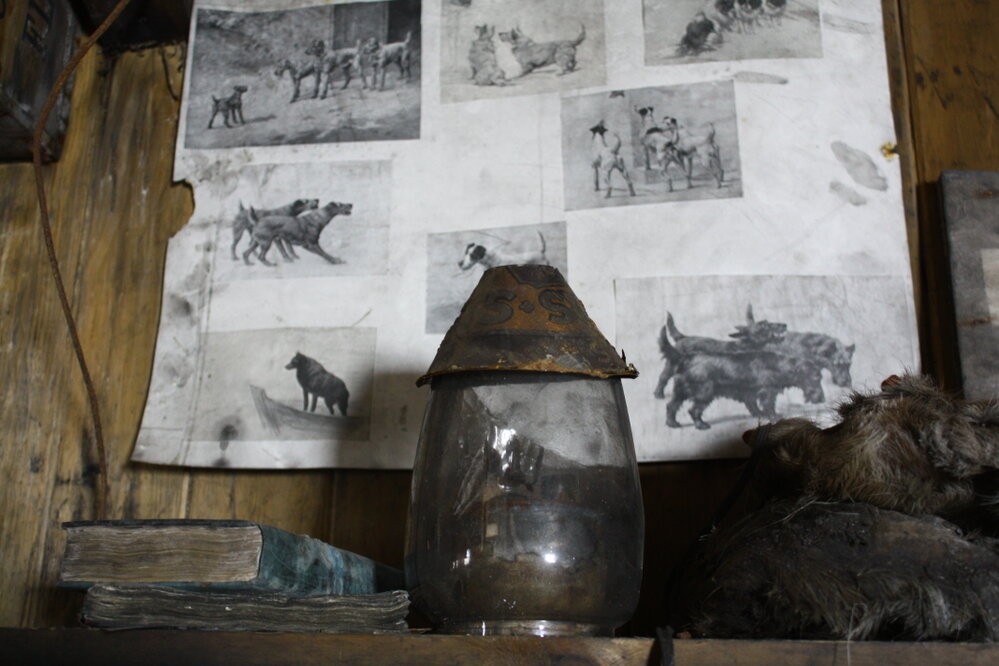 2008-09 'Terra Nova' hut, interior artefacts (182)