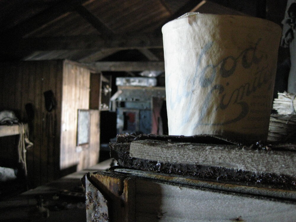 2008-09 'Terra Nova' hut, interior artefacts (289)