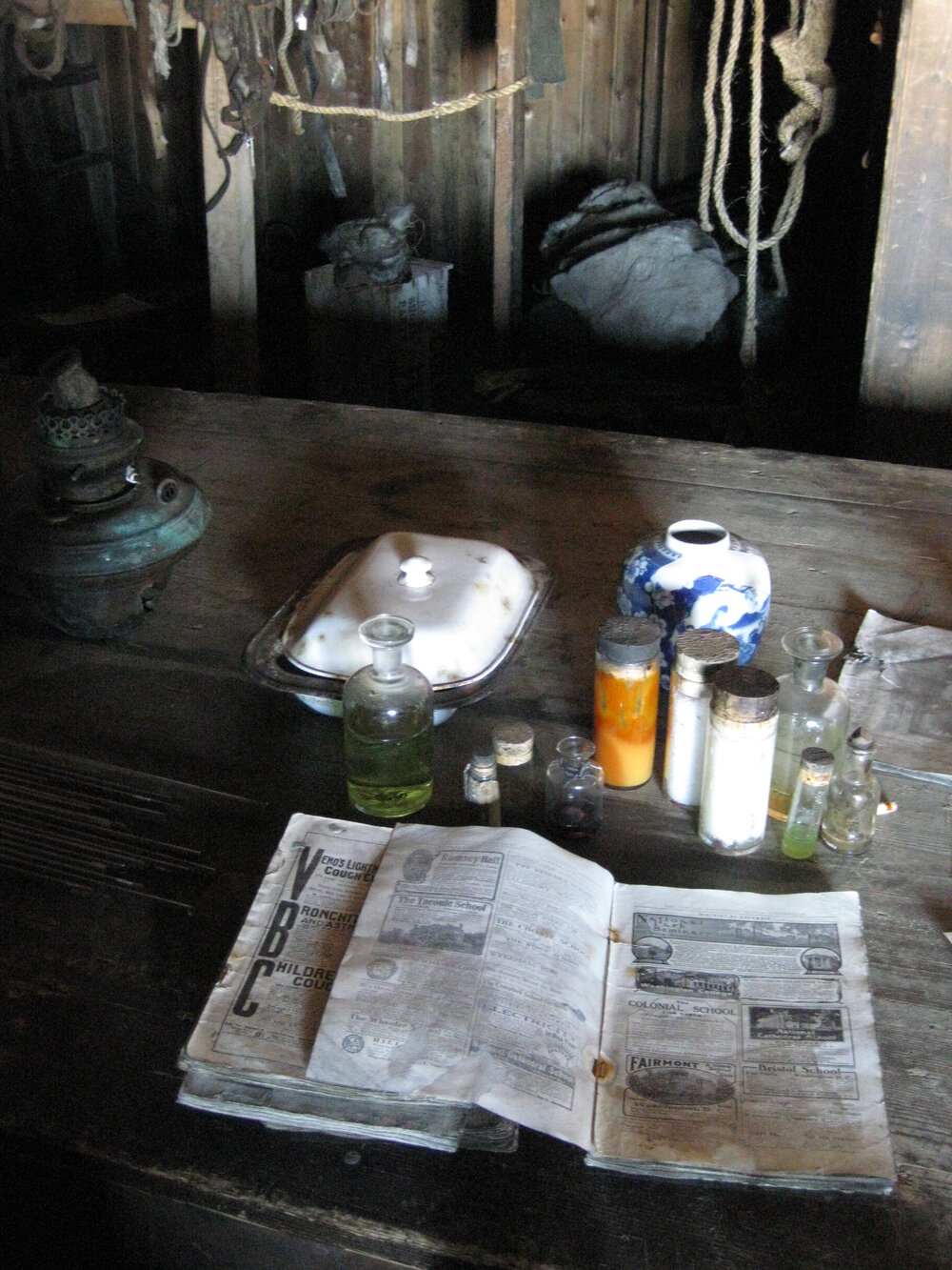 2008-09 'Terra Nova' hut, interior artefacts (343)