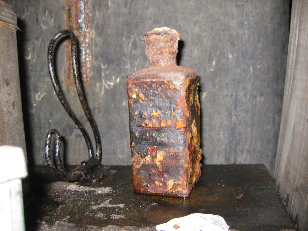 2008-09 'Terra Nova' hut, interior artefacts (362)