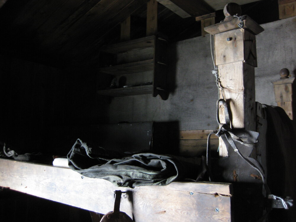 2008-09 'Terra Nova' hut, interior artefacts (400)