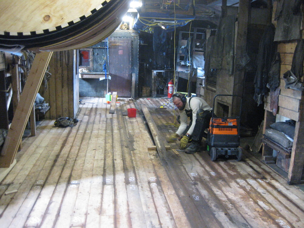 2008-09 'Terra Nova' hut, Floor (561)