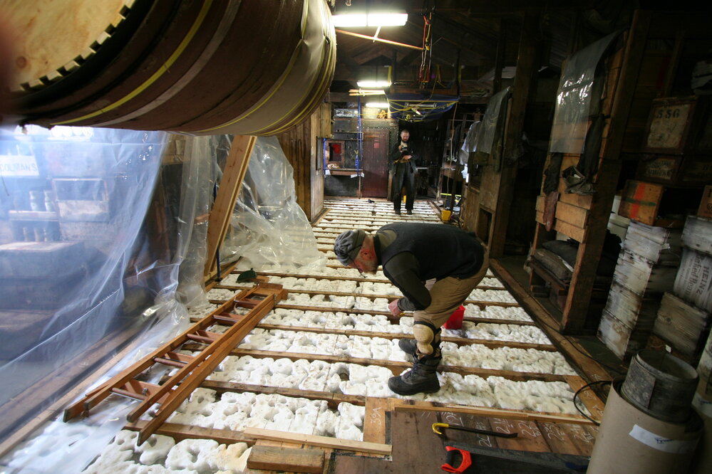 2008-09 'Terra Nova' hut, Floor (658)