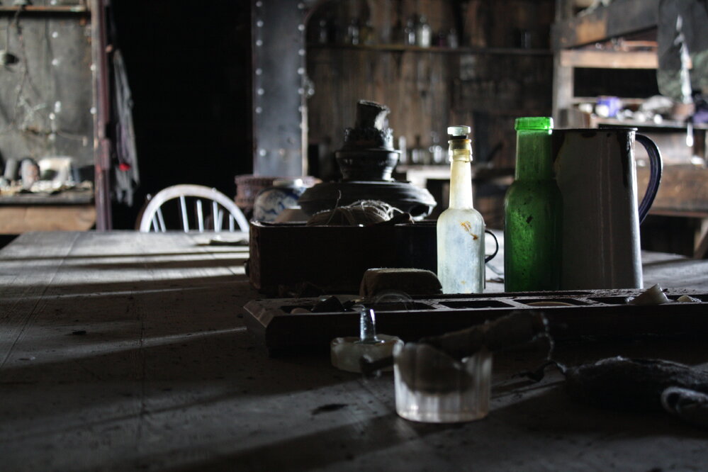 2008-09 'Terra Nova' hut, interior artefacts (091)