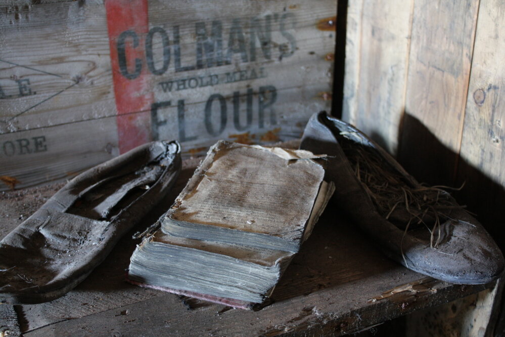 2008-09 'Terra Nova' hut, interior artefacts (092)