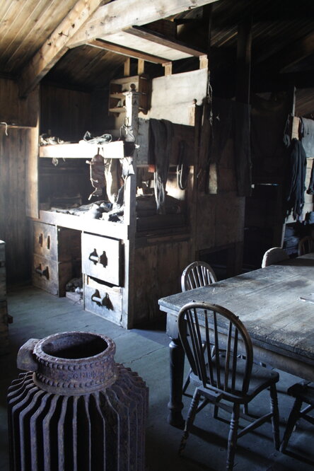 2008-09 'Terra Nova' hut, interior artefacts (127)