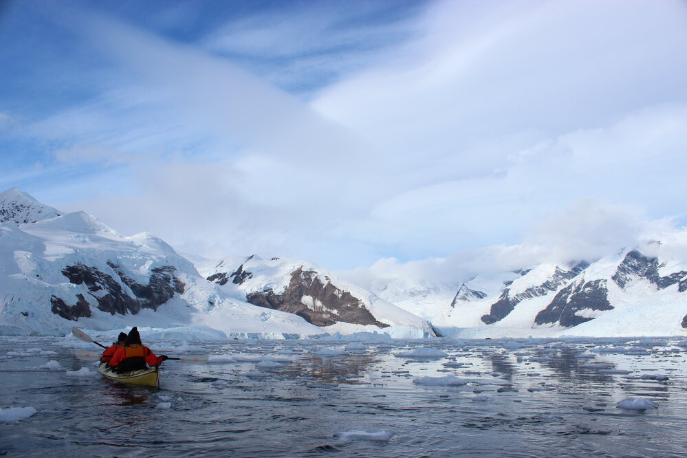 Inspiring Explorers Anzac Gallate and Laurette Siemonek kayaking through the brash ice (002)