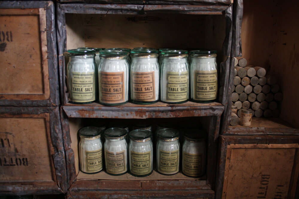 2008 09 'Nimrod' hut, interior artefacts (054)