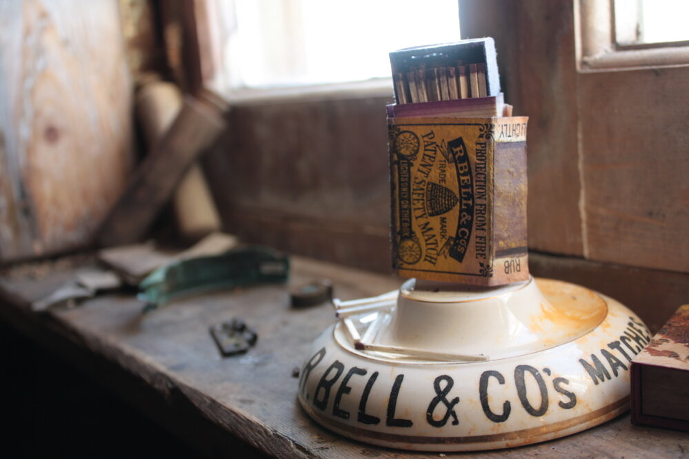 2008 09 'Nimrod' hut, interior artefacts (056)