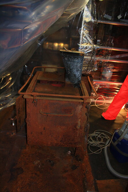 2008-09 'Terra Nova' hut, Galley stove (008)