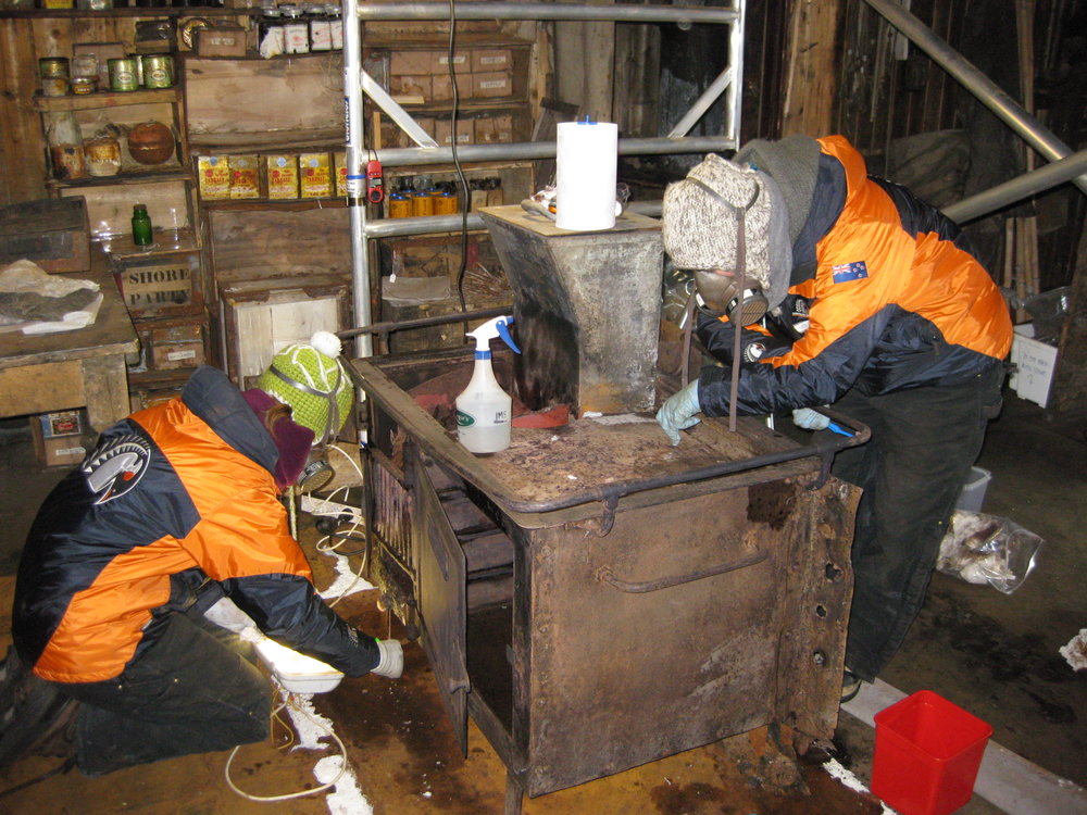 2008-09 'Terra Nova' hut, Galley stove (026)