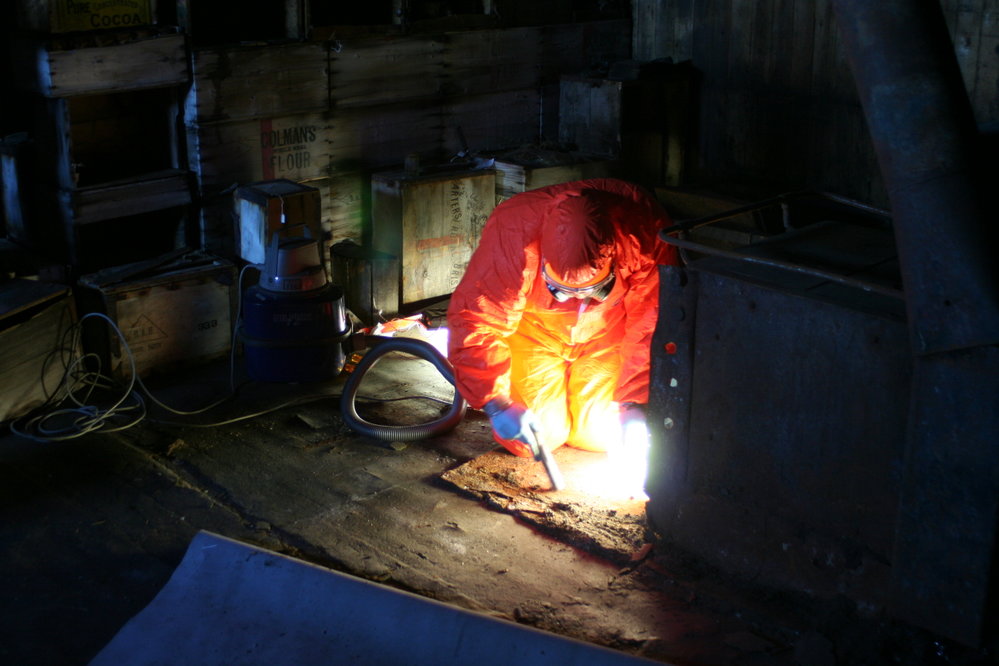 2008-09 'Terra Nova' hut, Galley stove (047)