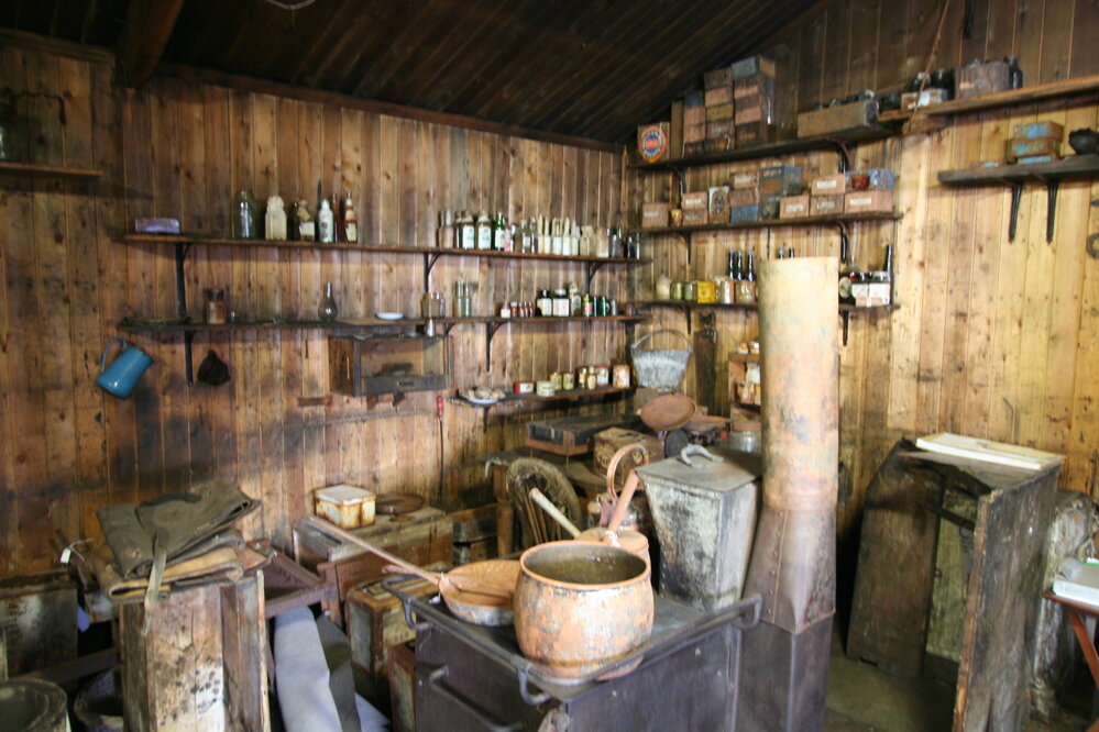 2008-09 'Terra Nova' hut, Galley stove (054)