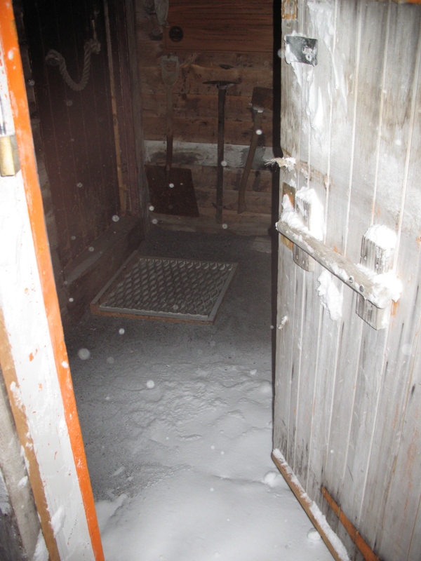 Winter 2009 Scott's 'Terra Nova' hut (003)