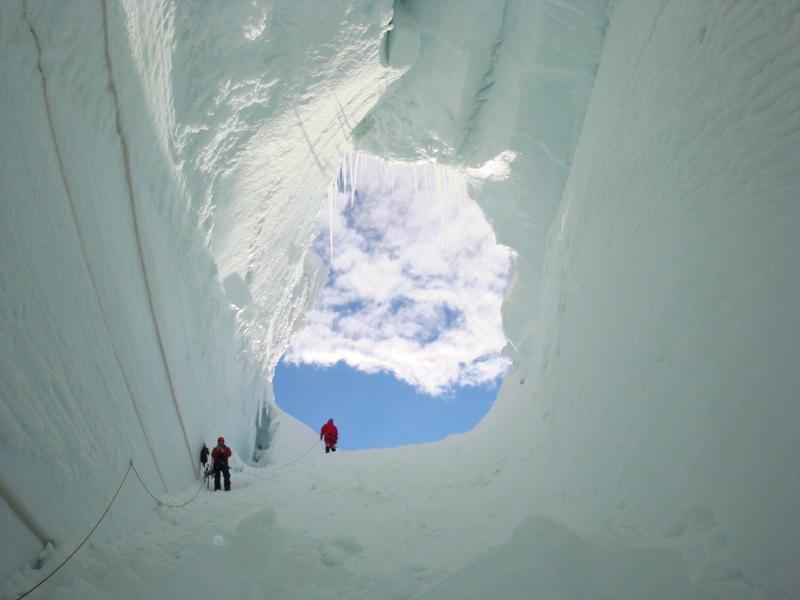 Winter 2009 Crevasse exploring (002)