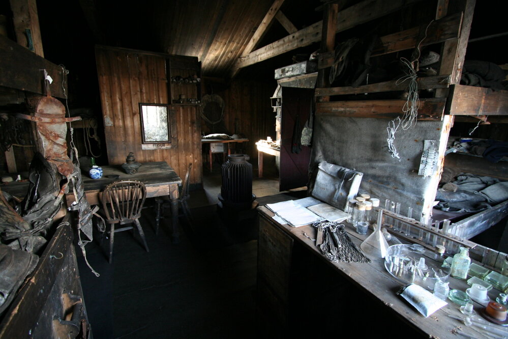 2008-09 'Terra Nova' hut, Interior (047)
