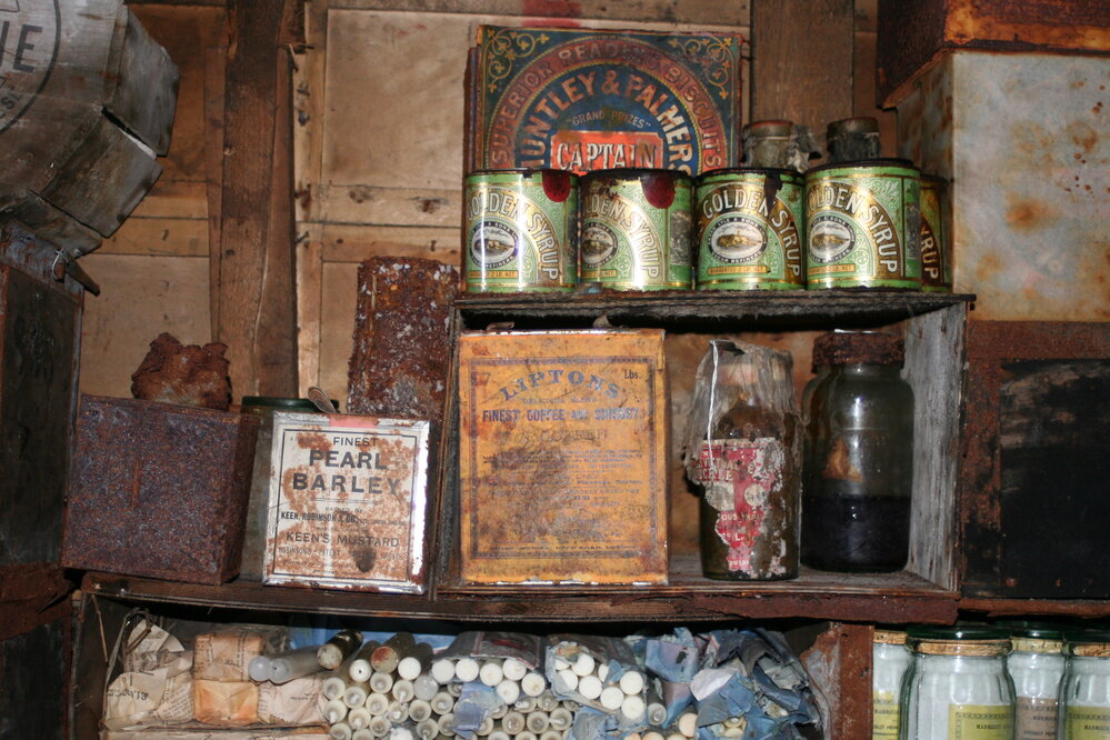 2008-09 'Terra Nova' hut, Mess (099)