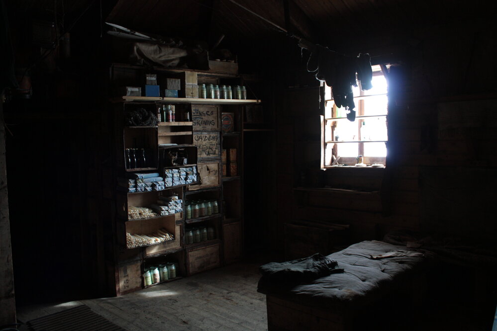 2008 09 'Nimrod' hut, interior artefacts (092)