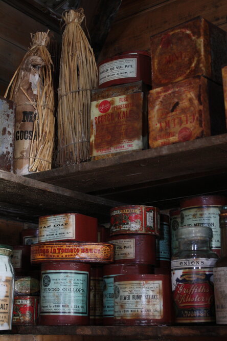 2008 09 'Nimrod' hut, interior artefacts (129)