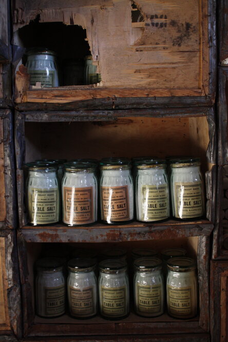2008 09 'Nimrod' hut, interior artefacts (146)