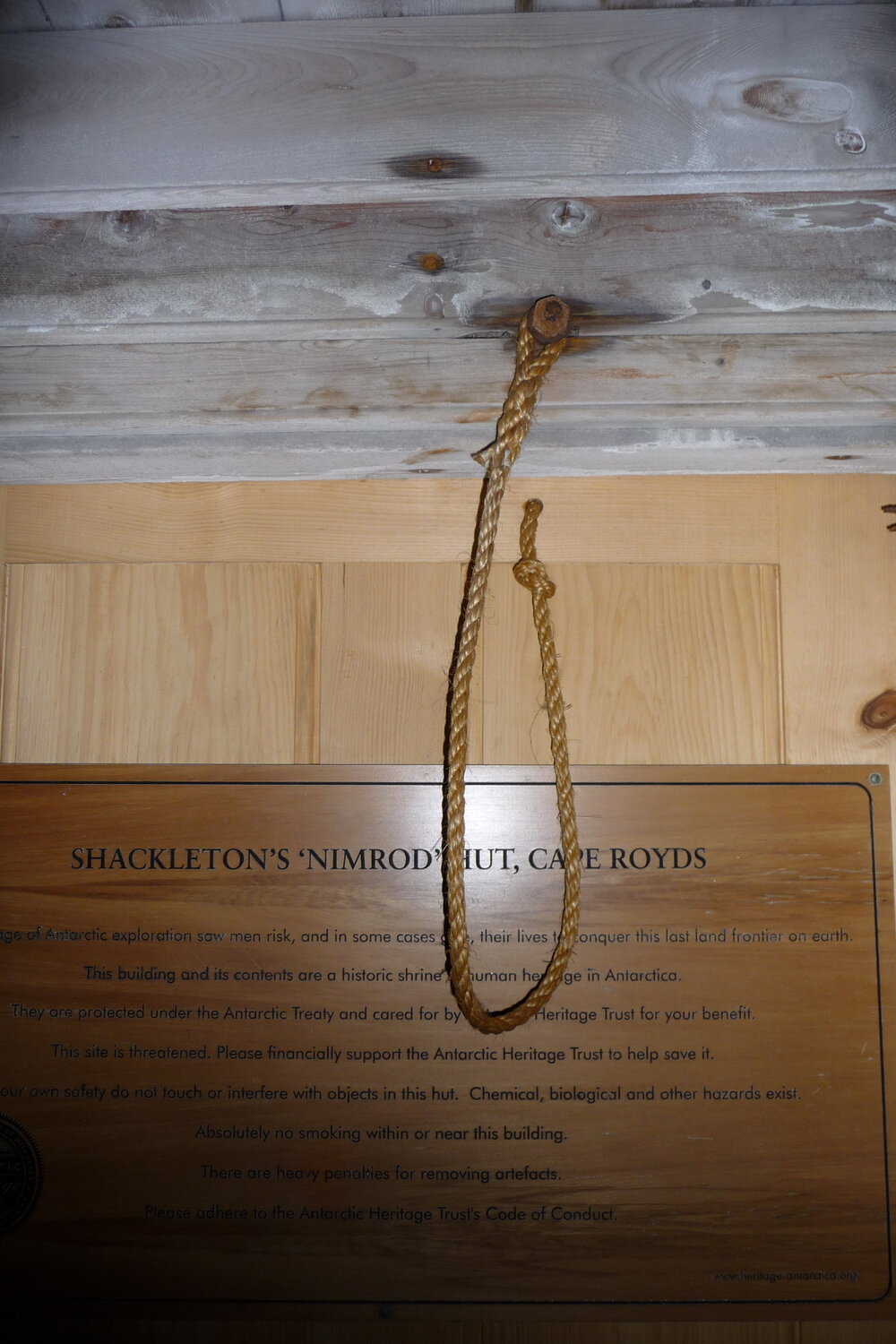2008 09 'Nimrod' hut, interior artefacts (166)