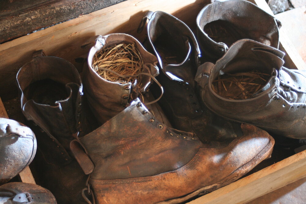 2008 09 'Nimrod' hut, interior artefacts (239)