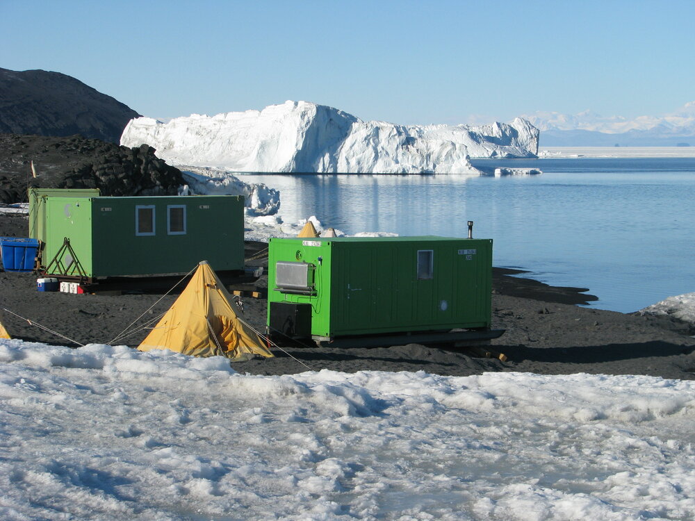 2008-09 'Terra Nova' hut, camp (030)