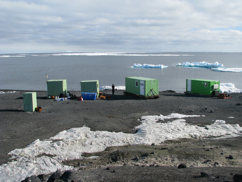 2008-09 'Terra Nova' hut, camp (071)