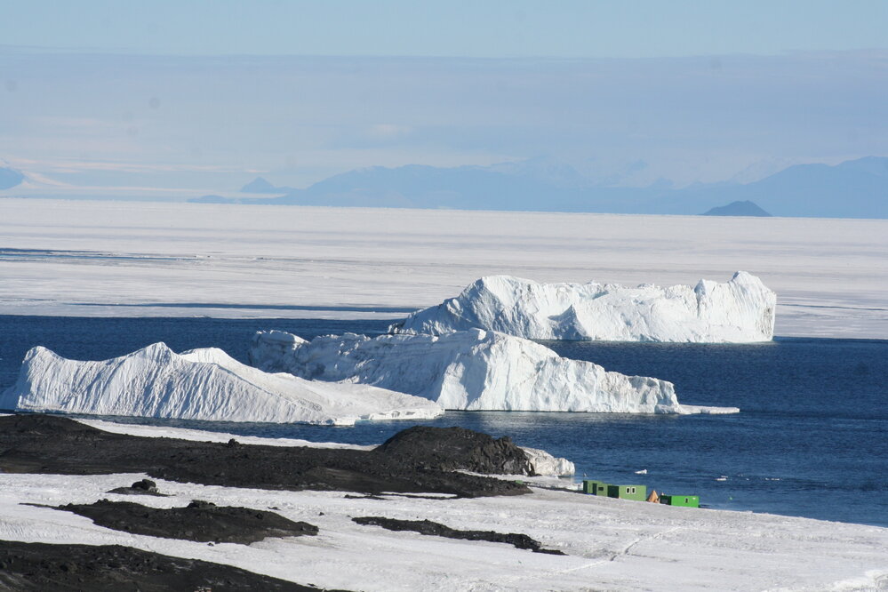 2008-09 'Terra Nova' hut, camp (138)