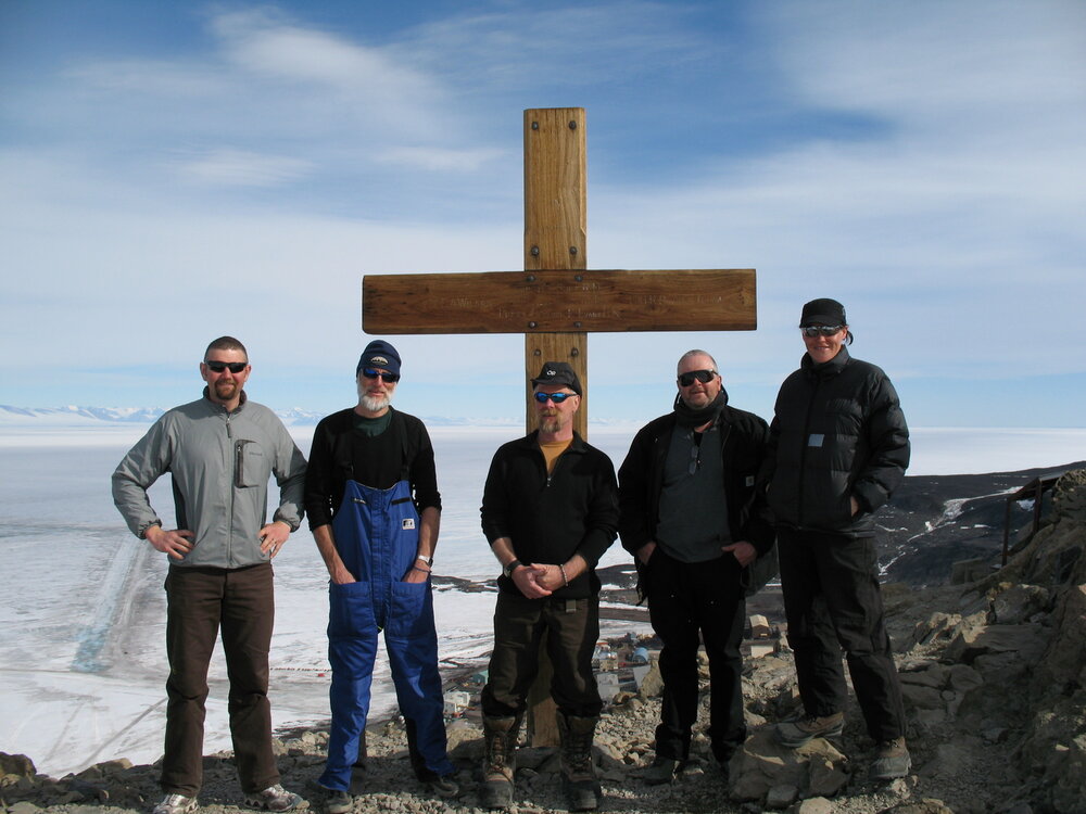 K170 team members at Observation Hill Cross