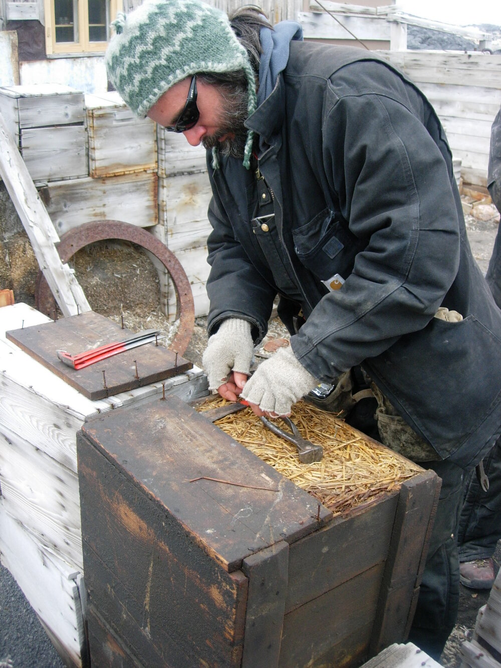 2007 Gordon Macdonald opening a crate, Cape Royds
