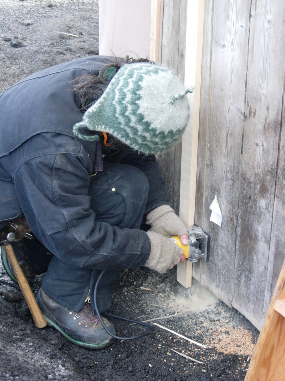 2007 Conservators at work, Gordon Macdonald at Shackleton's 'Nimrod' hut (001)