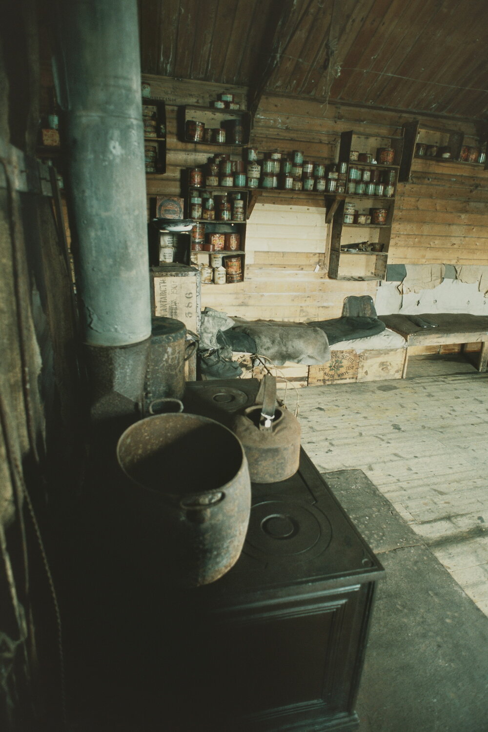 2007 Main space inside Shackleton's 'Nimrod' hut, Cape Royds (007)