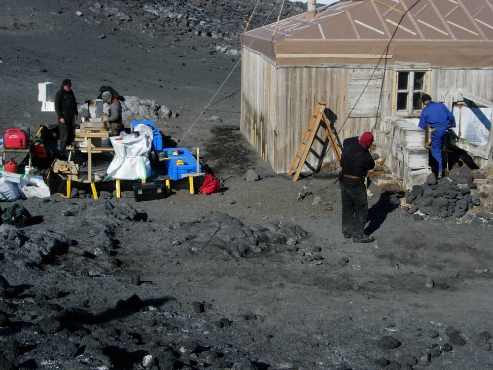 2007 AHT team working at Shackleton's 'Nimrod' hut, Cape Royds