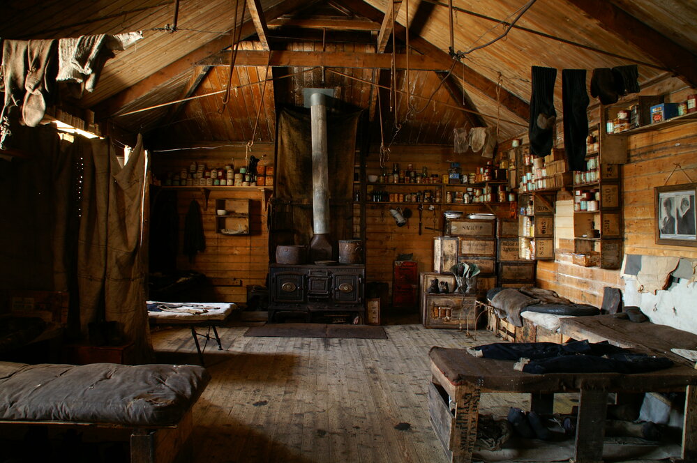2007 Main space inside Shackleton's 'Nimrod' hut, Cape Royds