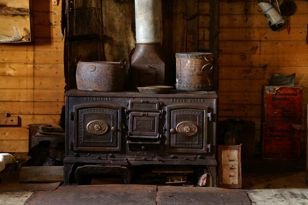2007 Mrs Sam stove inside Shackleton's 'Nimrod' hut, Cape Royds