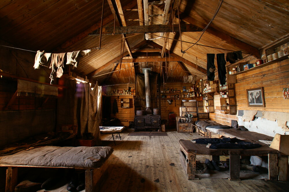 2007 Main space inside Shackleton's 'Nimrod' hut, Cape Royds
